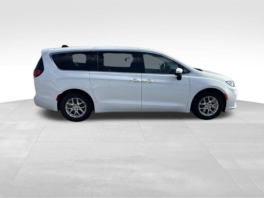 Used 2023 Chrysler Pacifica Van
