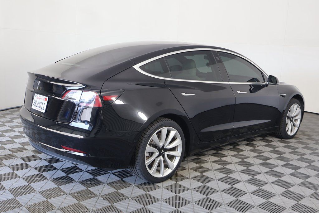 Thumbnail: 2019 Tesla Model 3 - 4