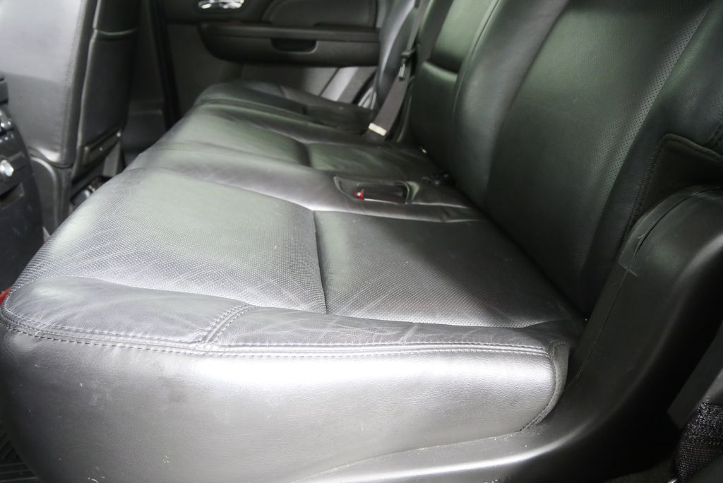 Thumbnail: 2010 Cadillac Escalade - 14