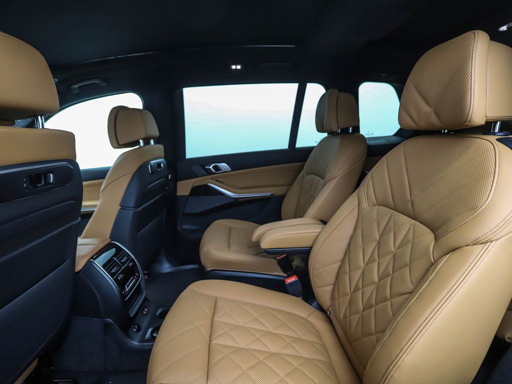 Thumbnail: 2027 BMW X7 - 21