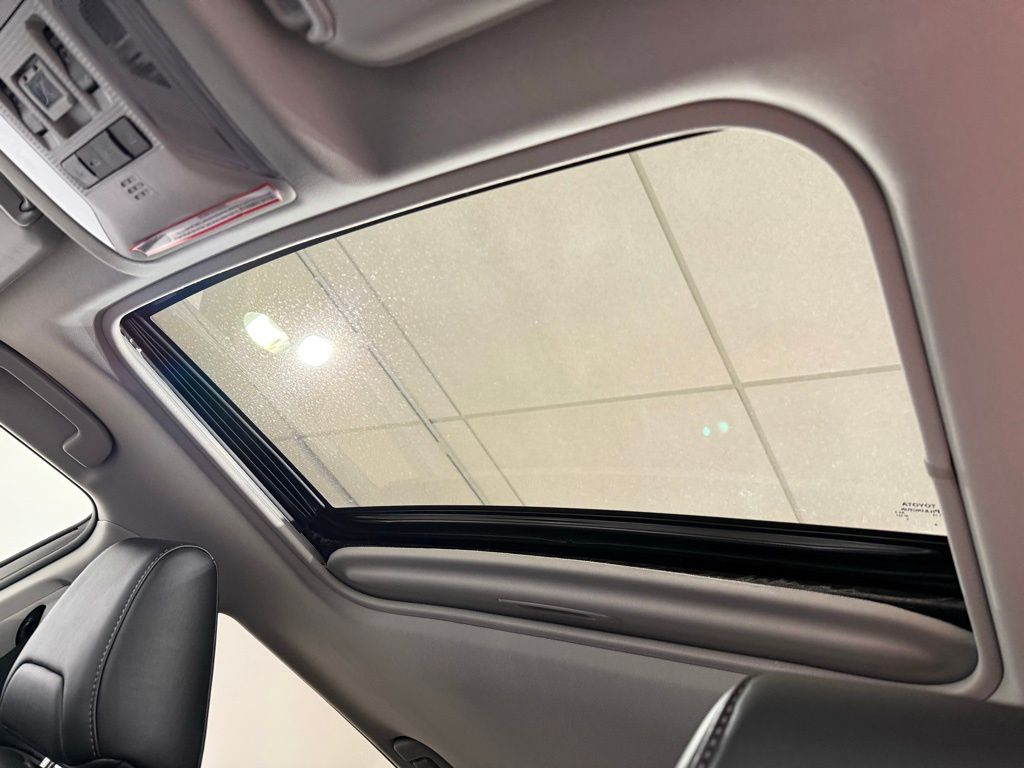 Thumbnail: 2022 Toyota RAV4 - 18