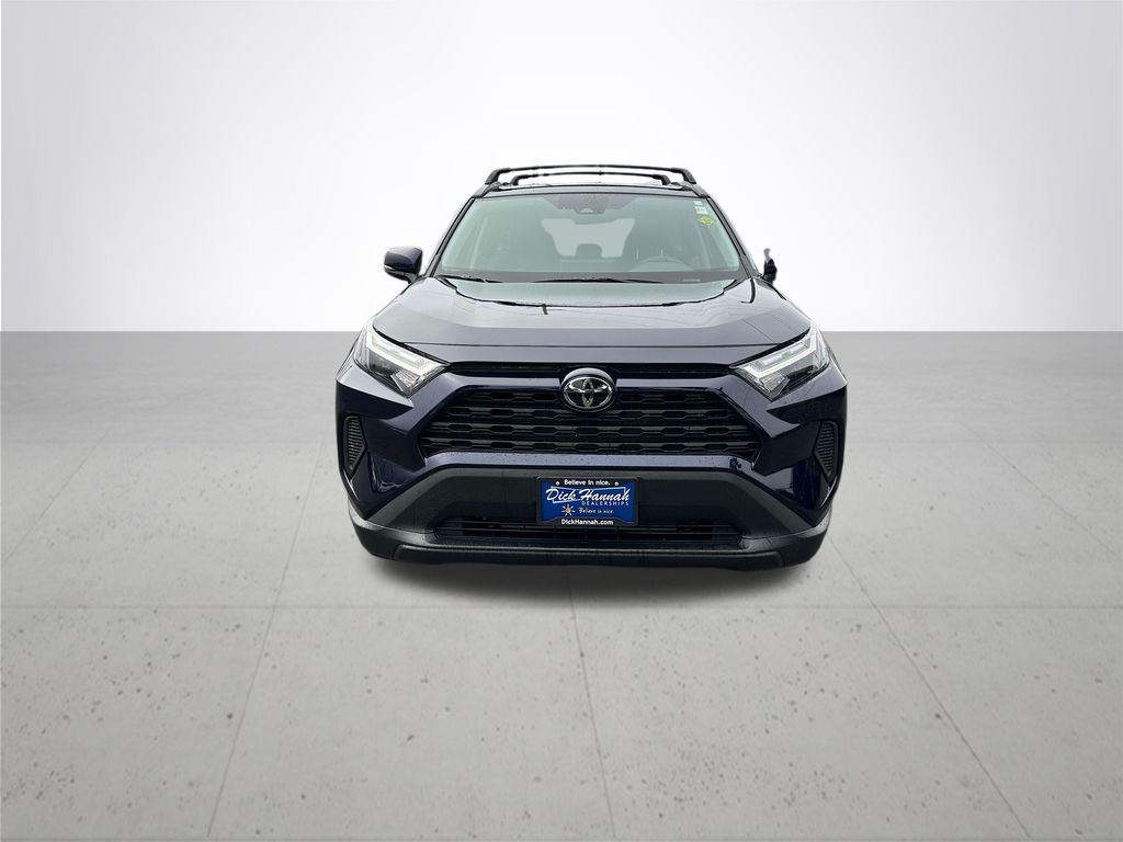2025 Toyota RAV4 XLE photo 3