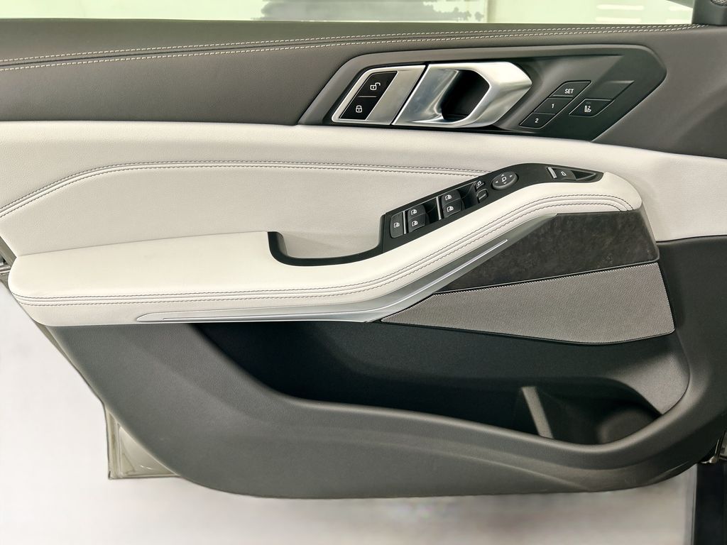 Thumbnail: 2026 BMW X5 - 23