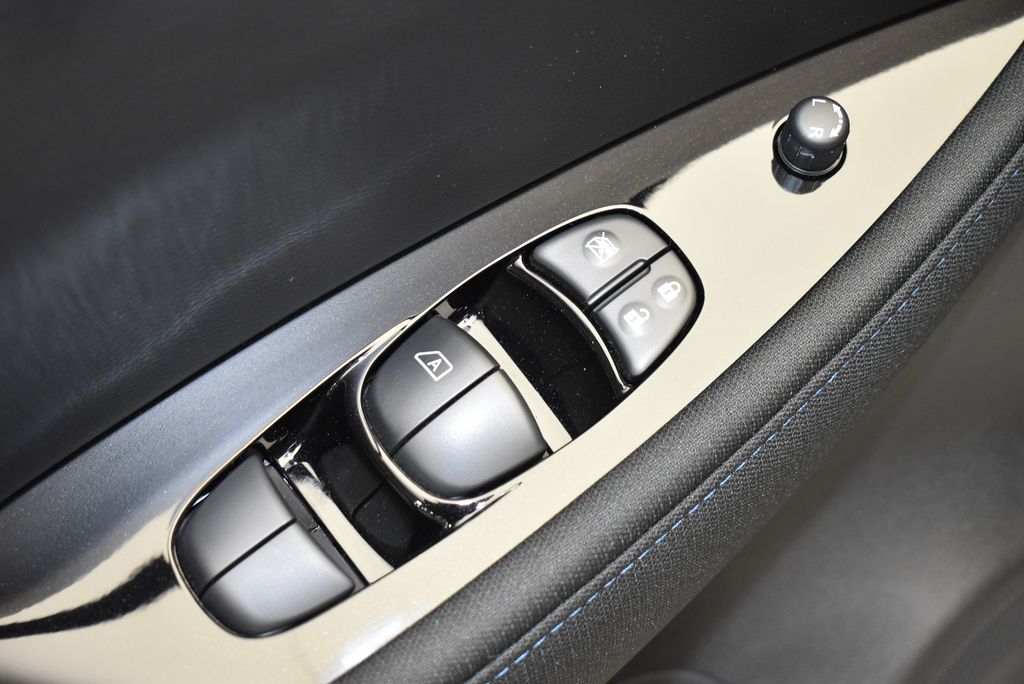 Thumbnail: 2024 Nissan Leaf - 12