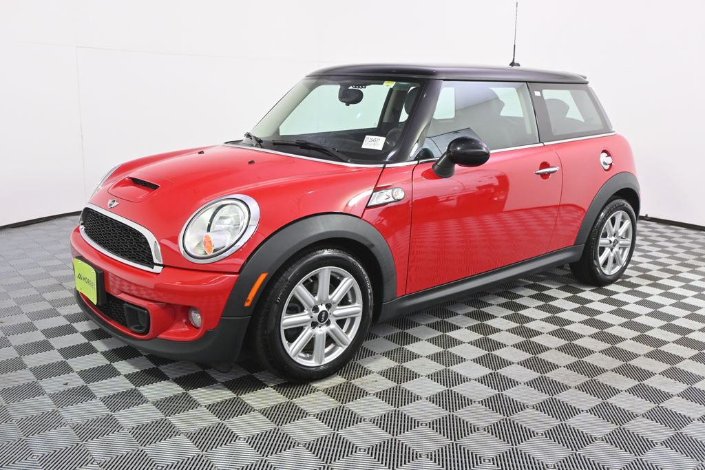 View vehicle photo 2