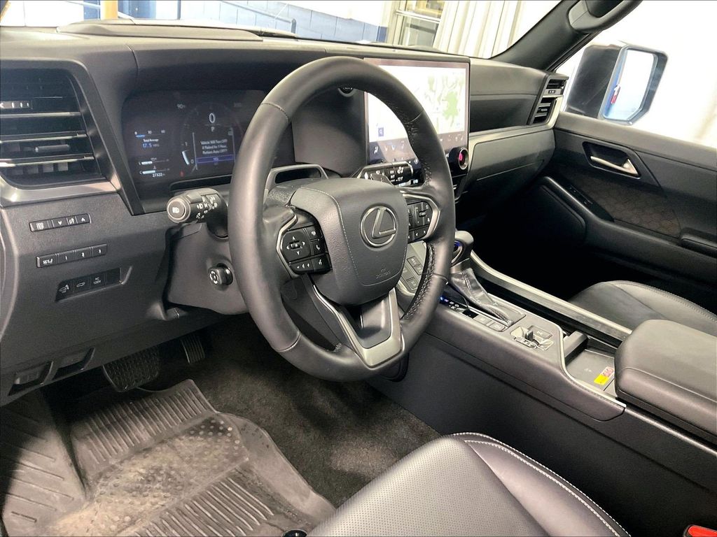 2024 Lexus GX — photo 8