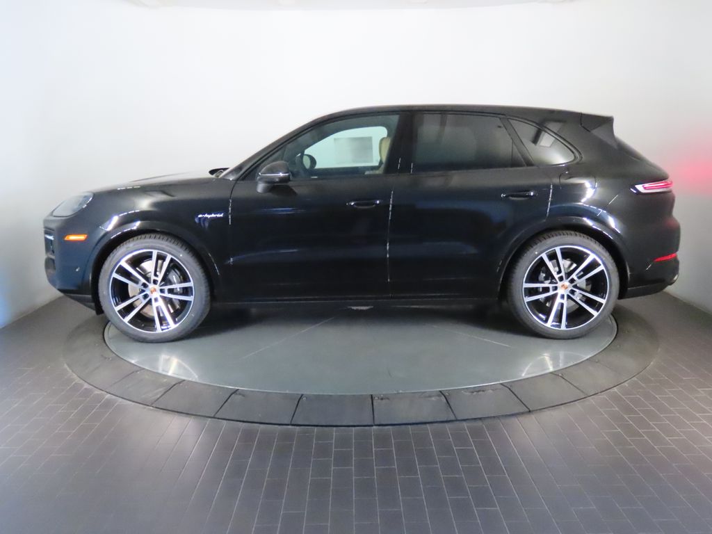 Thumbnail: 2026 Porsche Cayenne - 2