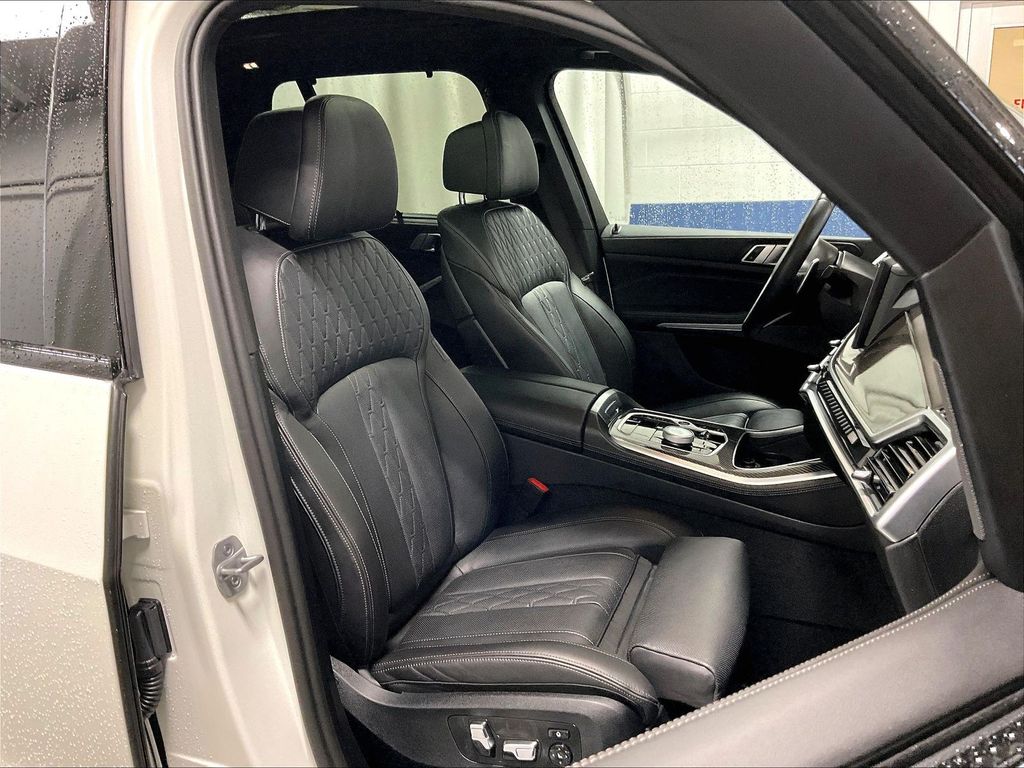 2025 BMW X5 — photo 11