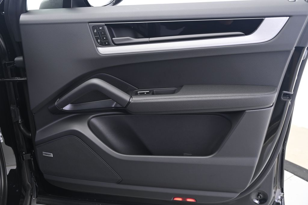 Thumbnail: 2025 Porsche Cayenne - 25