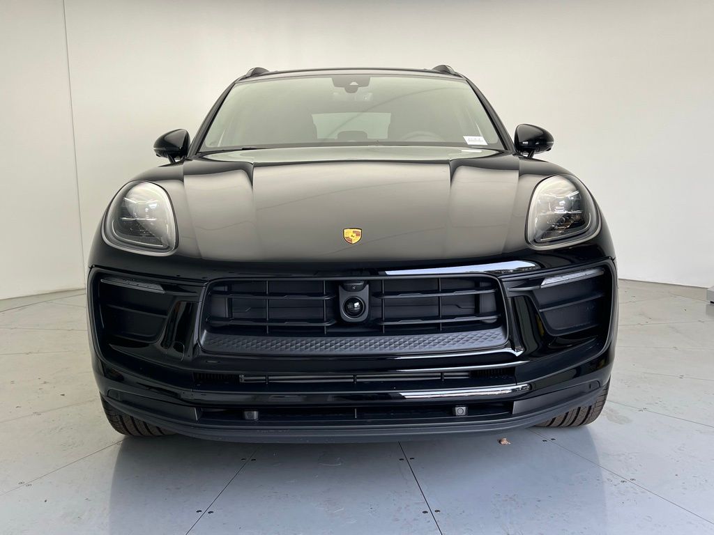 Thumbnail: 2026 Porsche Macan - 25