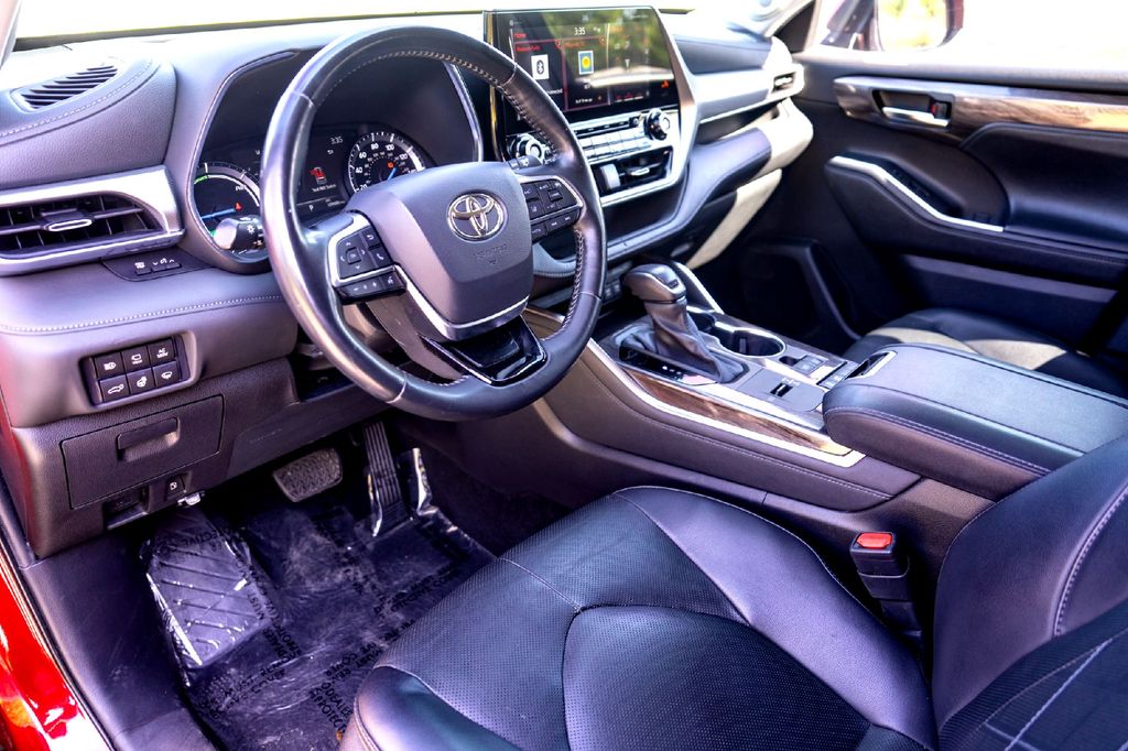 Used Car 2021 Toyota Highlander Hybrid  Platinum For Sale Under $35,000 In Taylor, Texas