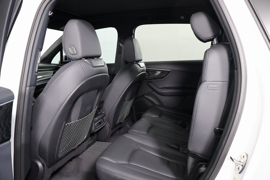 Thumbnail: 2023 Audi Q7 - 11