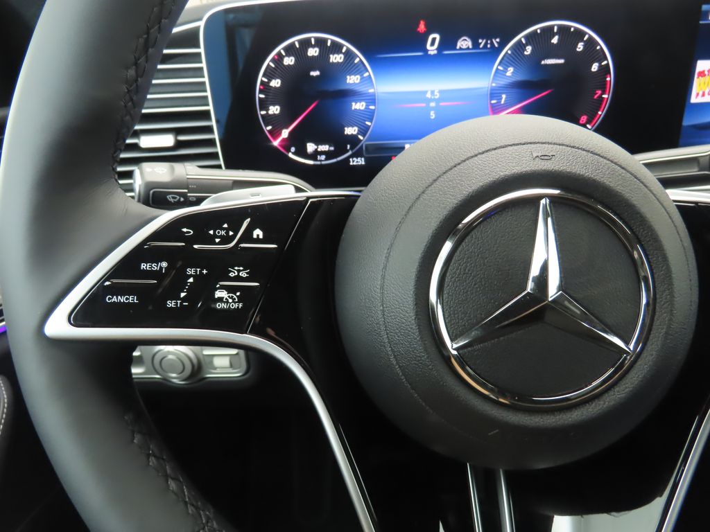 Thumbnail: 2026 Mercedes-Benz GLE - 12