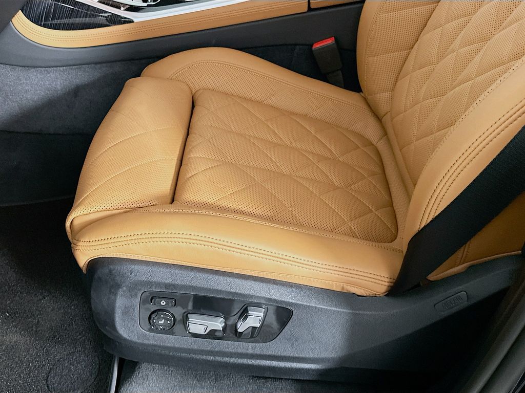 Thumbnail: 2026 BMW X7 - 21