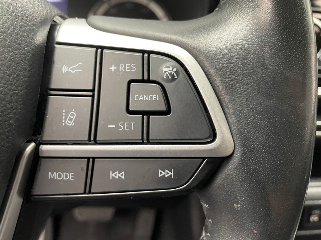 Thumbnail: 2022 Toyota Highlander - 23