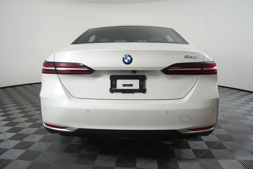 Thumbnail: 2025 BMW 5 Series - 4