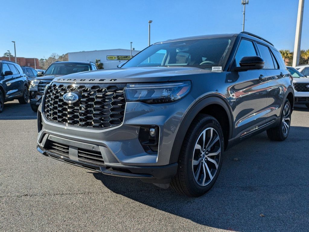 2025 Ford Explorer ST-Line