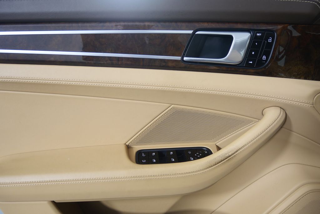 Thumbnail: 2019 Porsche Panamera - 10