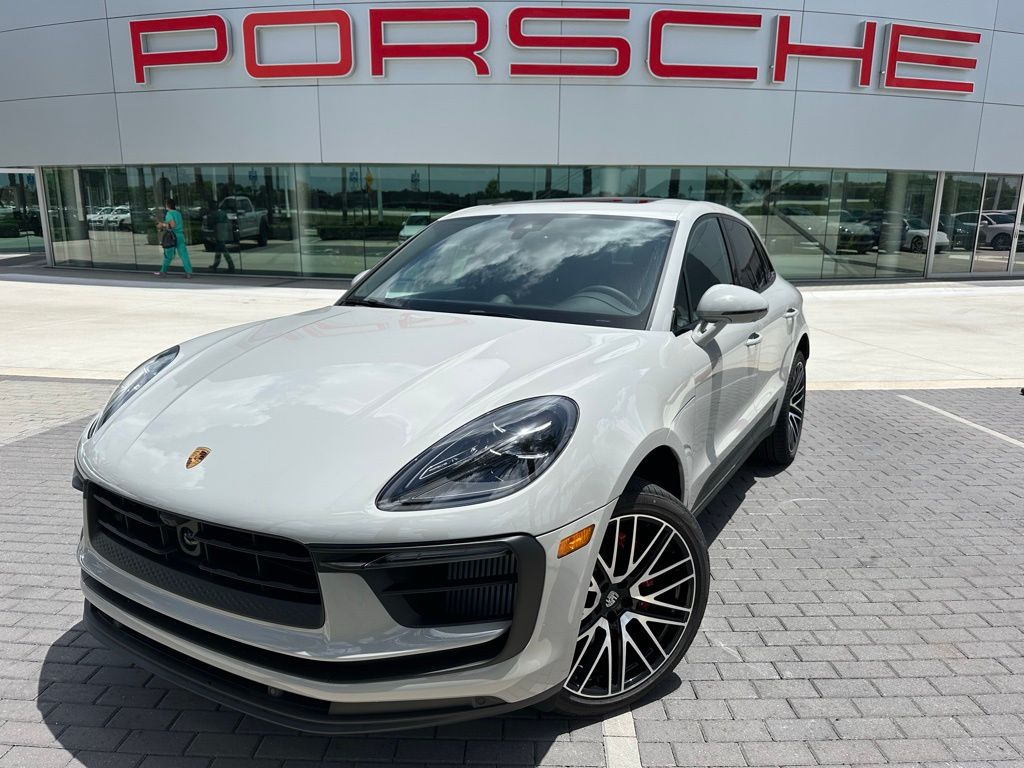 Thumbnail: 2025 Porsche Macan - 1