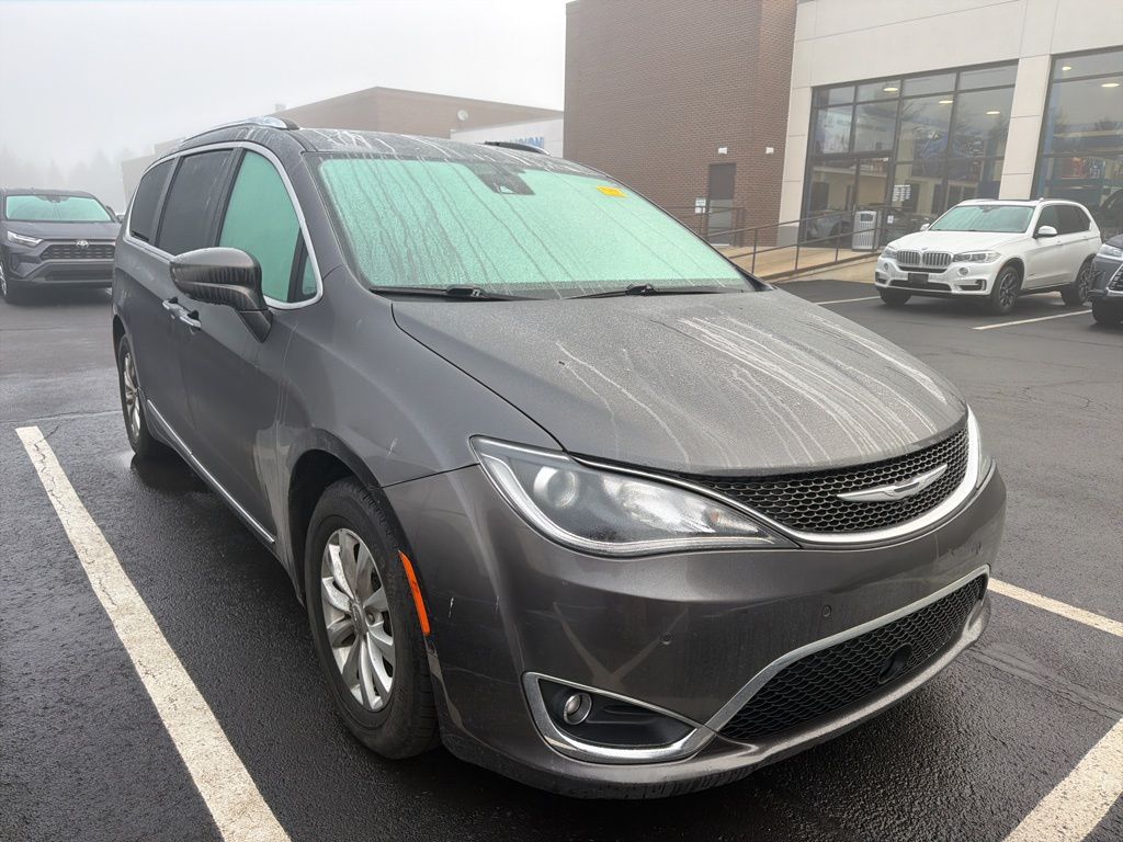 Thumbnail: 2018 Chrysler Pacifica - 3
