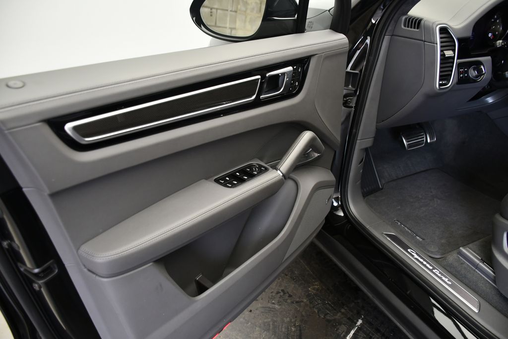 Thumbnail: 2023 Porsche Cayenne - 4