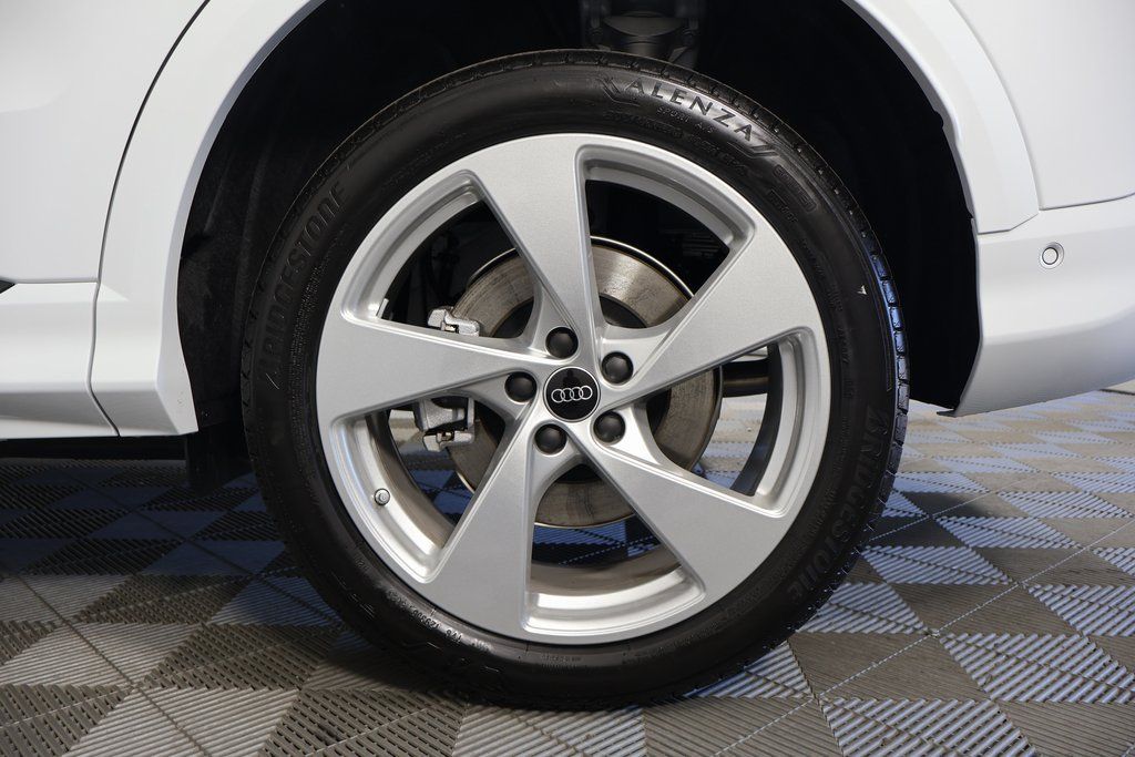 Thumbnail: 2025 Audi Q5 - 10