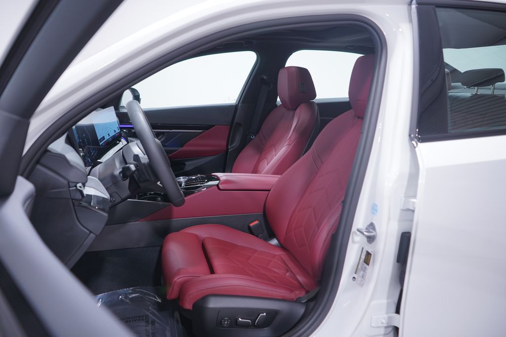 Thumbnail: 2025 BMW 5 Series - 7