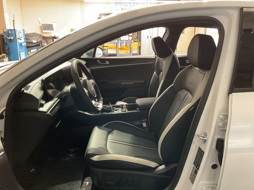 New 2026 White Kia GT-Line image 9