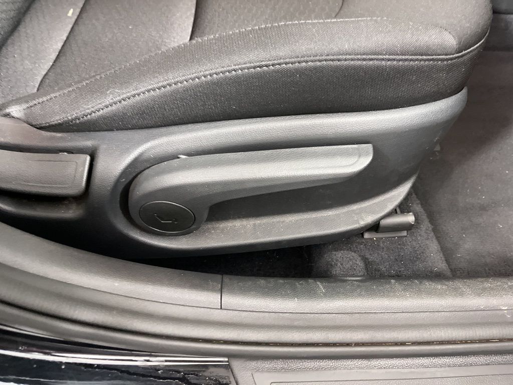 Thumbnail: 2020 Hyundai Elantra - 7