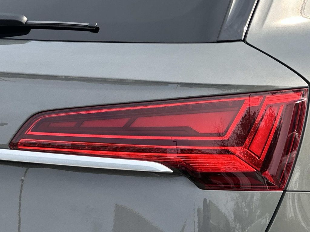 Thumbnail: 2023 Audi Q5 - 10