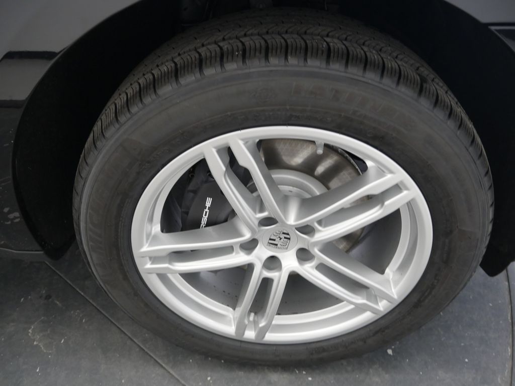 Thumbnail: 2026 Porsche Macan - 16