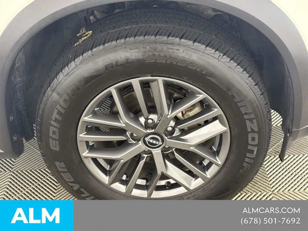 Used 2022 White Nissan S image 16