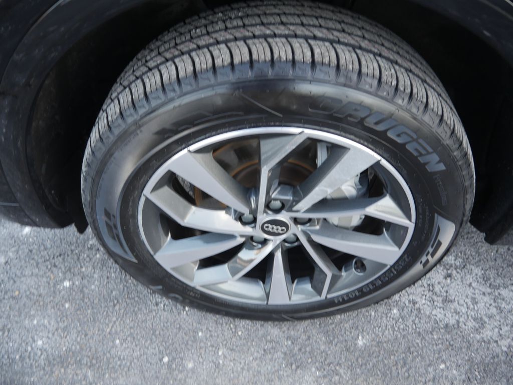 Thumbnail: 2023 Audi Q5 - 12