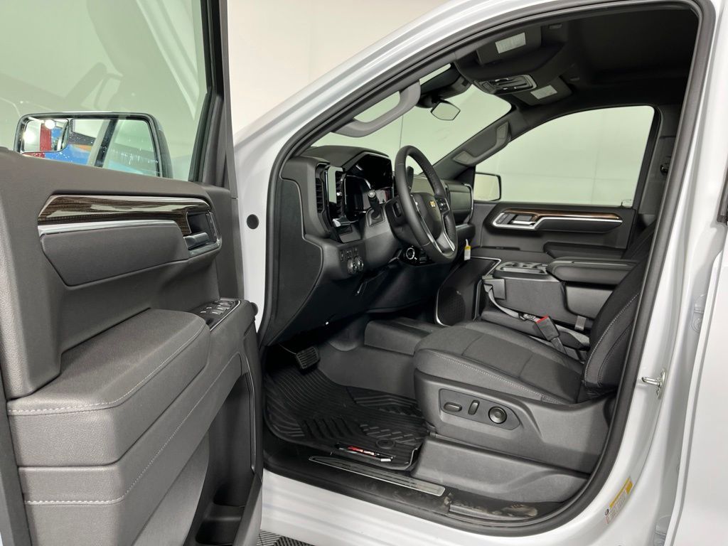 Thumbnail: 2026 Chevrolet Silverado 1500 - 26