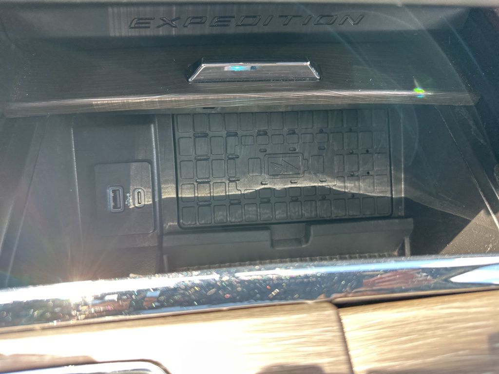2023 Oxford White Ford Expedition Limited RWD SUV