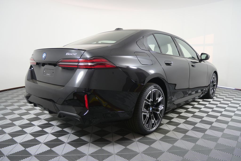 Thumbnail: 2027 BMW 5 Series - 3