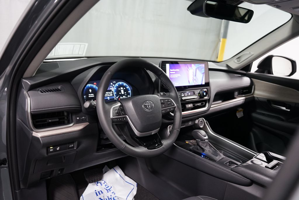 Thumbnail: 2025 Toyota Grand Highlander - 11