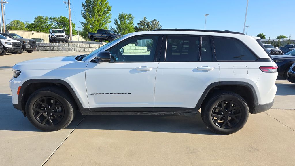Certified 2024 Jeep Grand Cherokee Altitude with VIN 1C4RJHAG2RC136575 for sale in Kansas City
