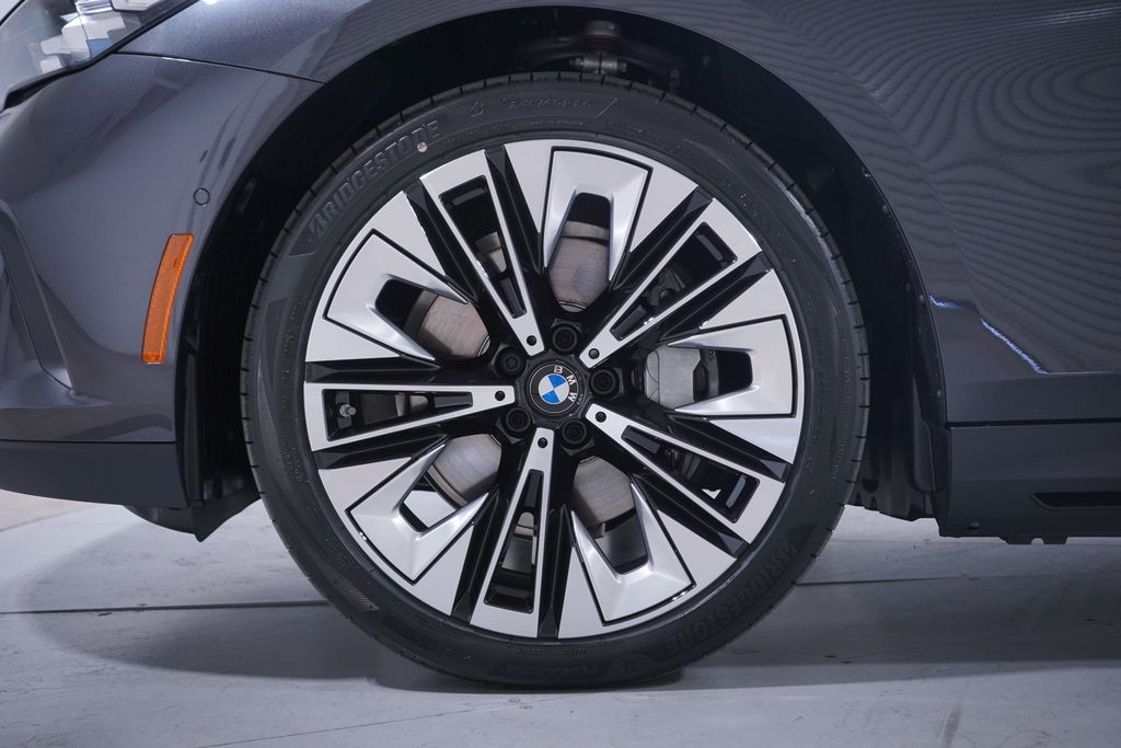 Thumbnail: 2026 BMW i5 - 2
