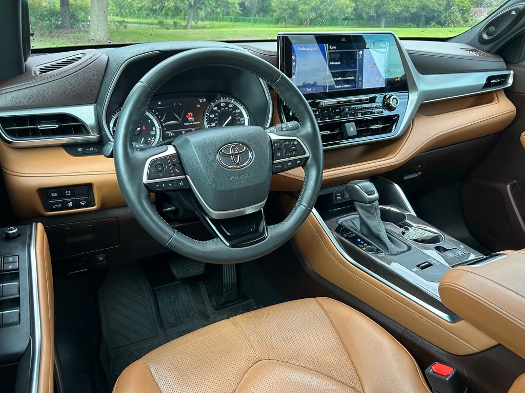 Thumbnail: 2022 Toyota Highlander - 12