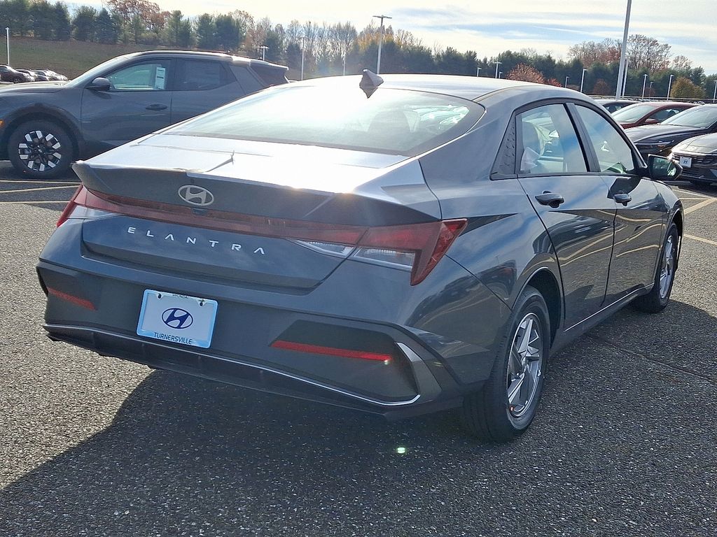 Thumbnail: 2025 Hyundai Elantra - 4