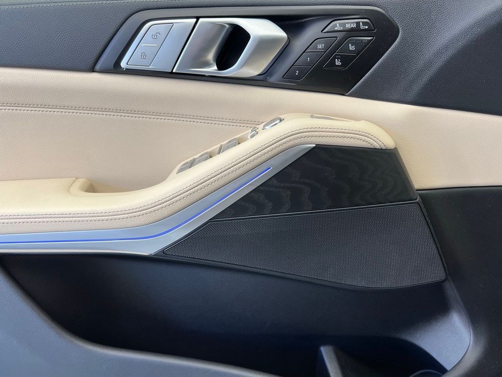 Thumbnail: 2022 BMW X7 - 22