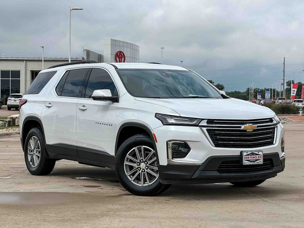 White (Iridescent Pearl Tricoat) 2022 Chevrolet Traverse LT Cloth FWD SUV / Crossover Front-Wheel Drive 9-Speed Automatic