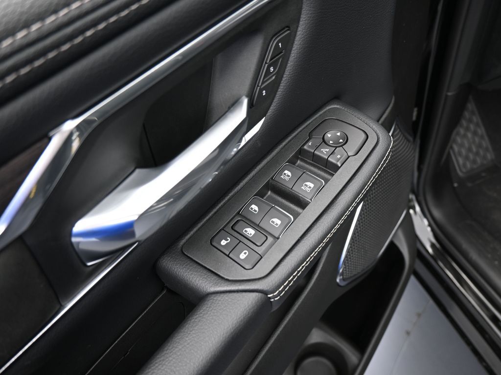 New 2026 Diamond Black Crystal Pearlcoat Ram Laramie image 14