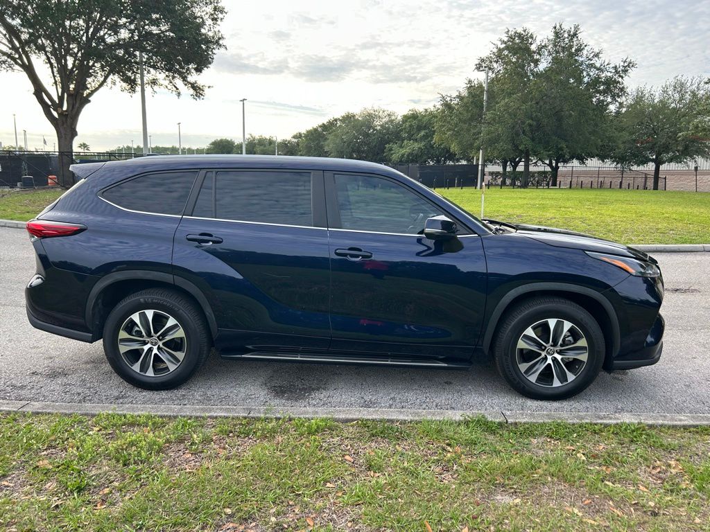 Thumbnail: 2023 Toyota Highlander - 7