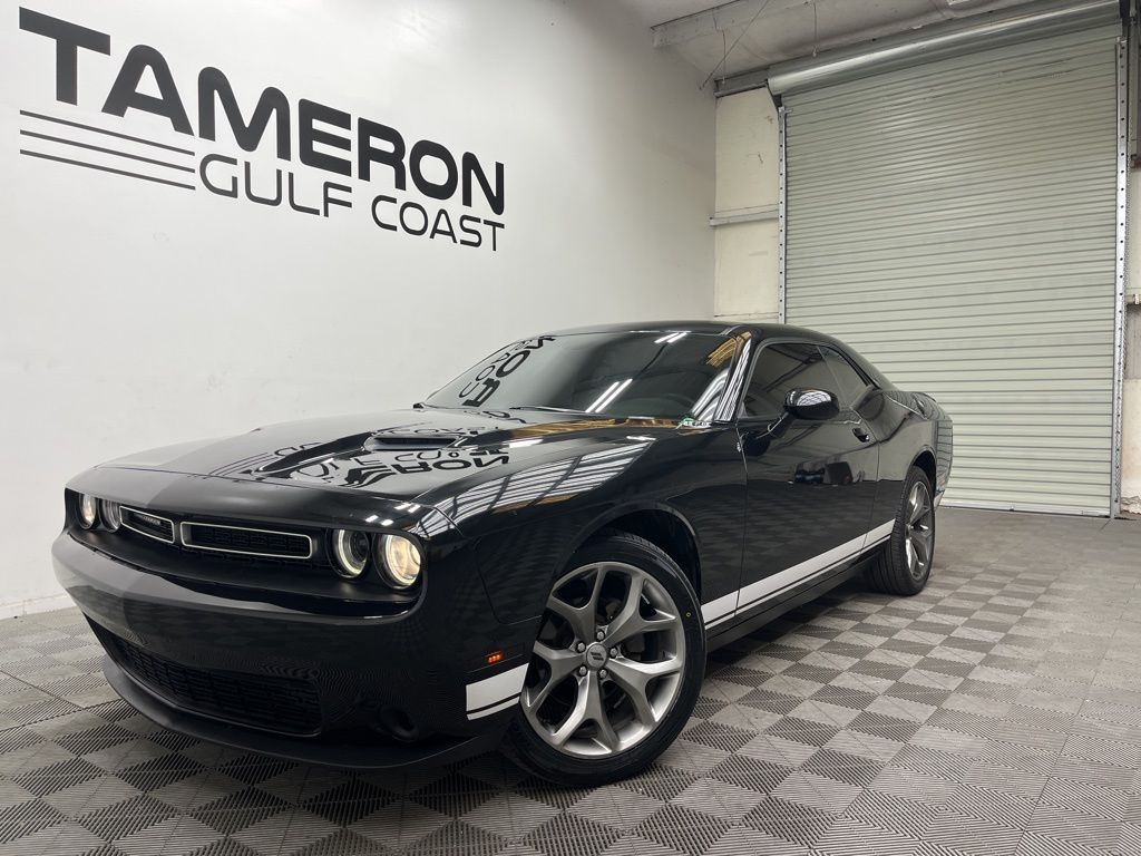 Pitch Black Clearcoat 2017 Dodge Challenger SXT RWD Coupe Rear-Wheel Drive 8-Speed Automatic