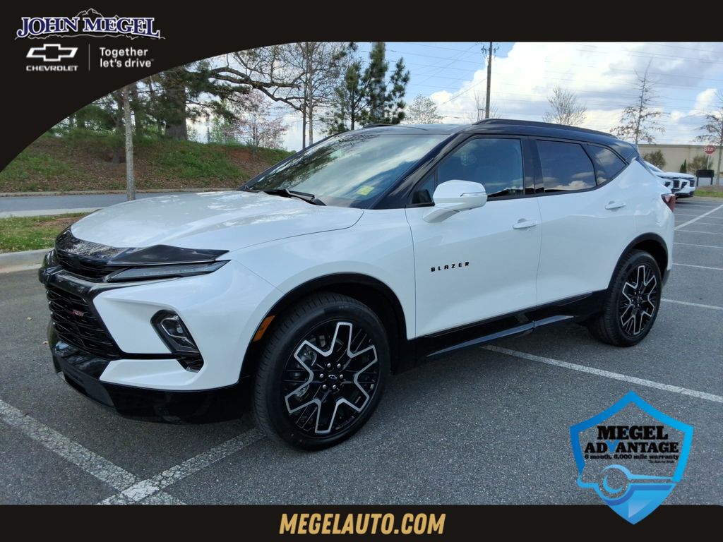 White (Iridescent Pearl Tricoat) 2023 Chevrolet Blazer RS FWD SUV / Crossover Front-Wheel Drive 9-Speed Automatic Overdrive