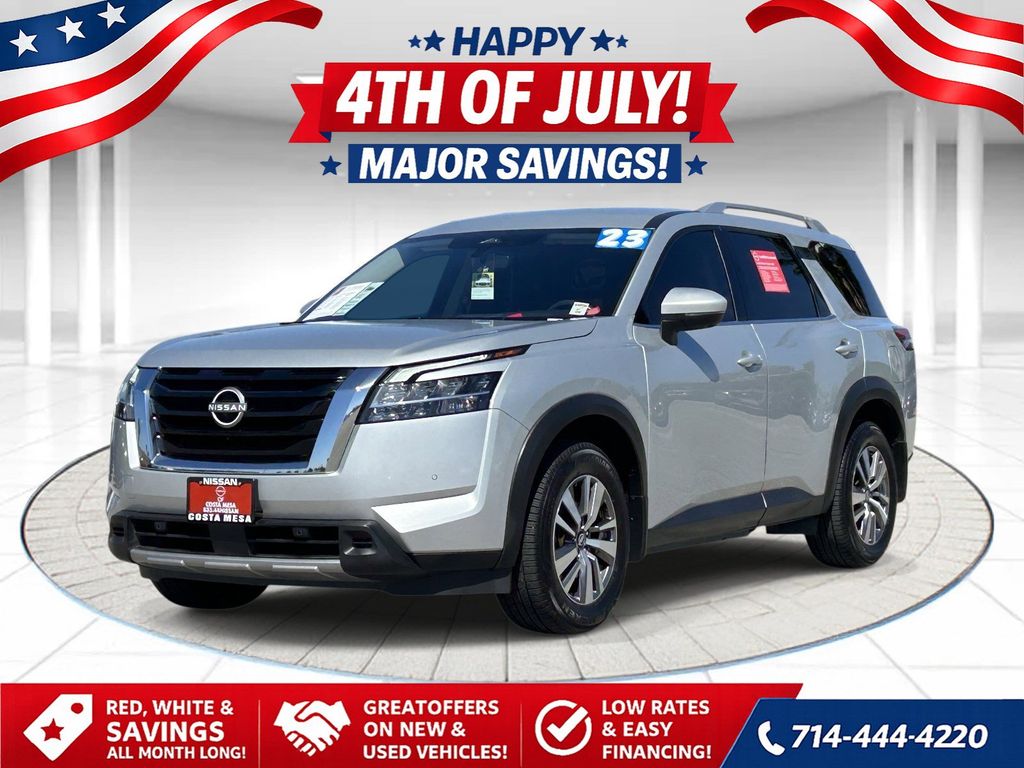 2023 Nissan Pathfinder SL