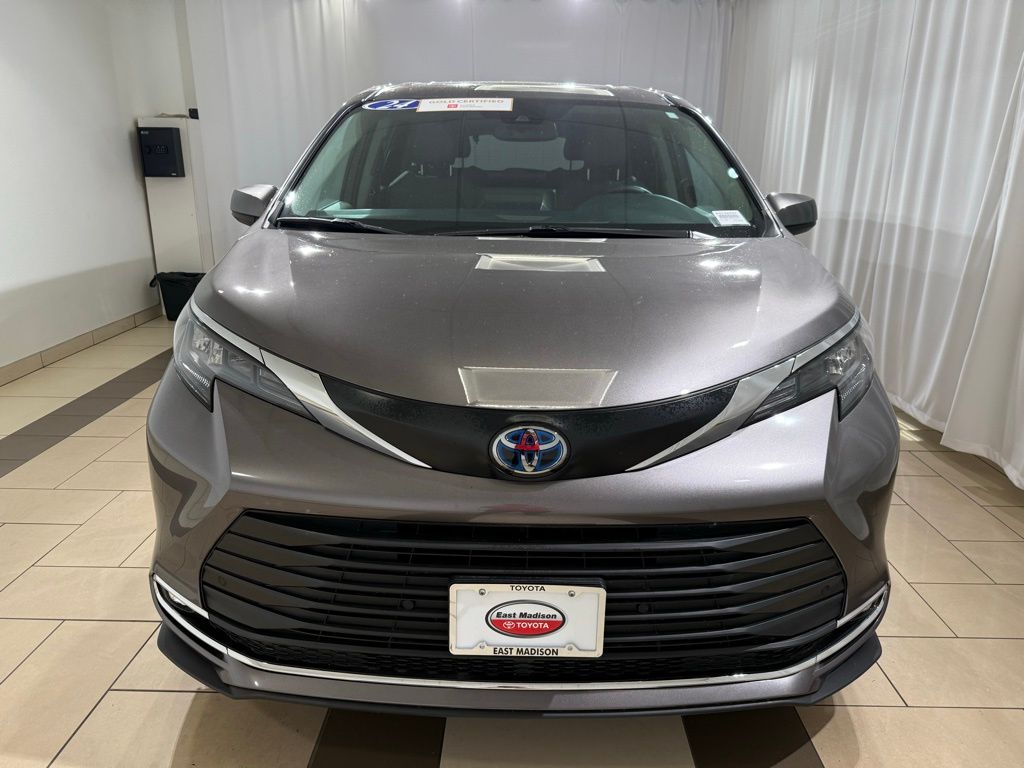 2024 Toyota Sienna XLE 8