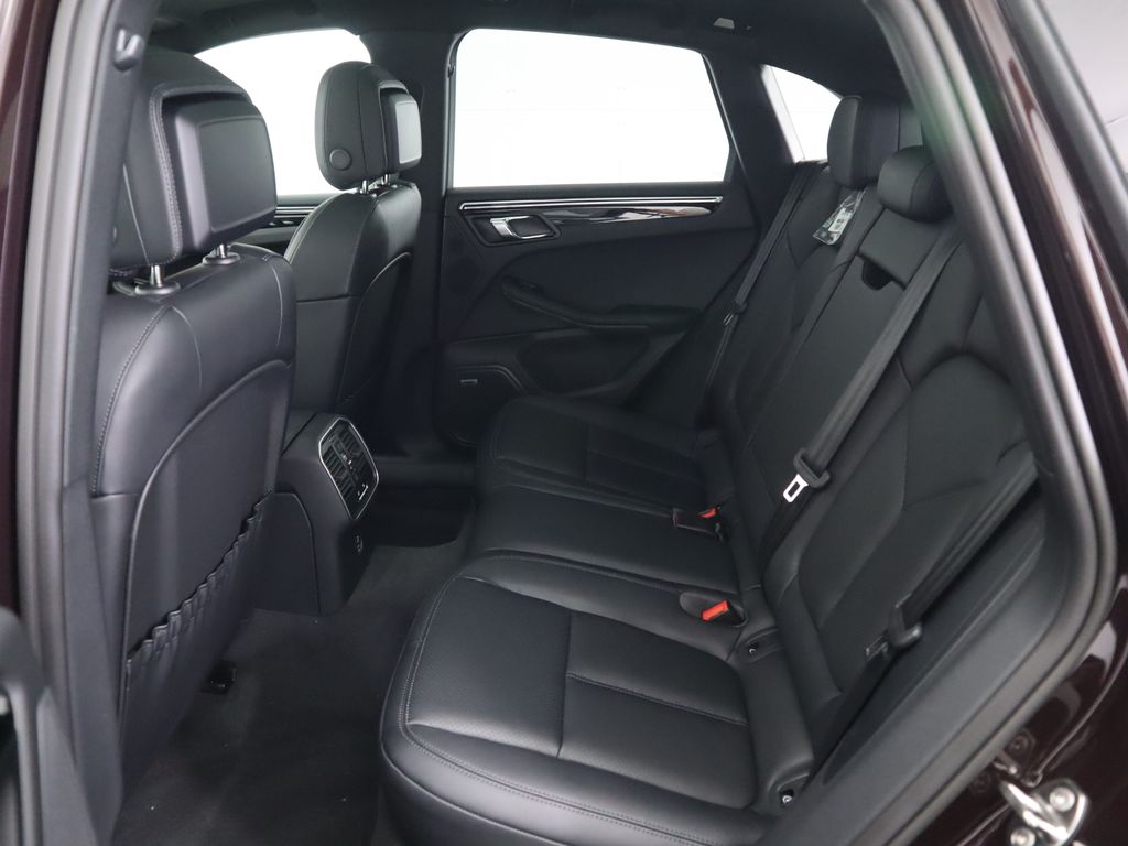 Thumbnail: 2025 Porsche Macan - 24